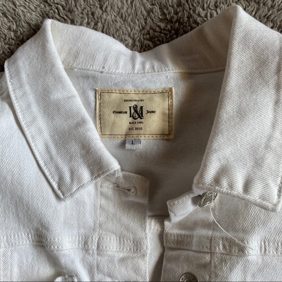 Cropped White Denim Jacket - Picture 3 of 6